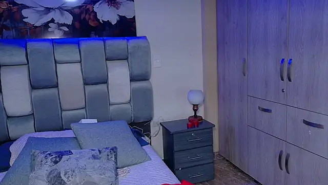 saramikaelson online show from September 9, 10:19 pm