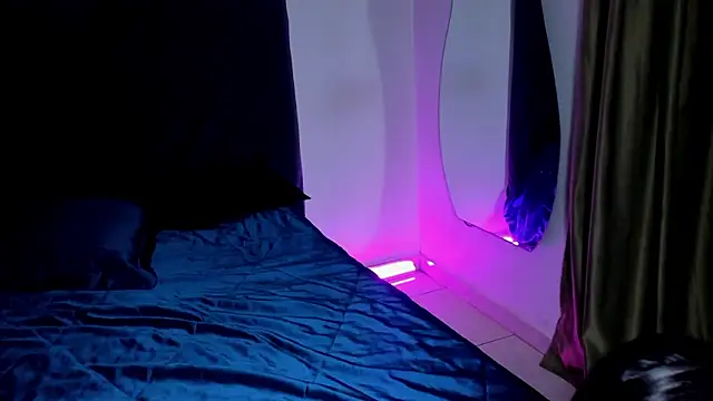 saramikaelson online show from November 29, 11:05 pm