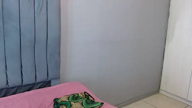 ChubbyBuddyxXx online show from April 13, 4:33 pm