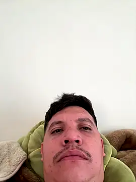 Snapshot of michael877675 chatting on December 22, 11:16 pm michael877675 online show from December 22, 11:16 pm