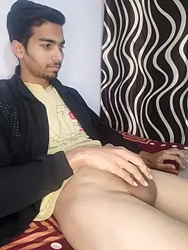 Snapshot of Sweetfucker_ chatting on December 3, 8:14 am Sweetfucker online show from December 3, 8:14 am