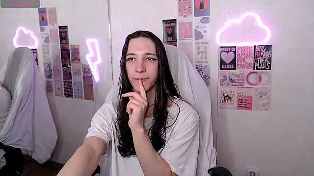 SilverMuse online show from April 3, 5:52 pm