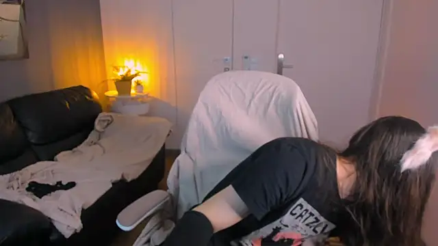 SilverMuse online show from April 9, 1:18 am