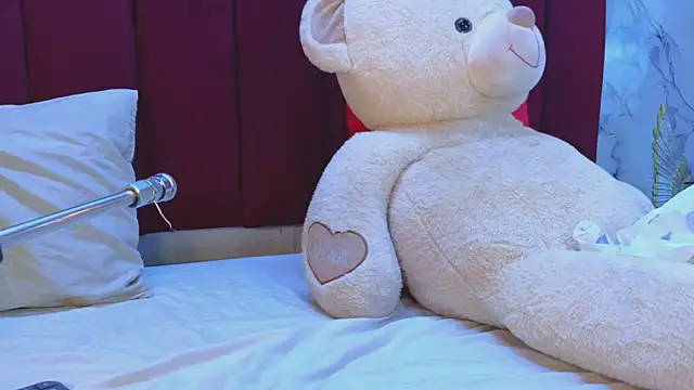 Snapshot of PrincePoppy chatting on November 10, 8:47 pm PrincePoppy online show from November 10, 8:47 pm