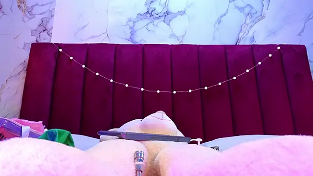 Snapshot of PrincePoppy chatting on December 21, 4:30 pm PrincePoppy online show from December 21, 4:30 pm