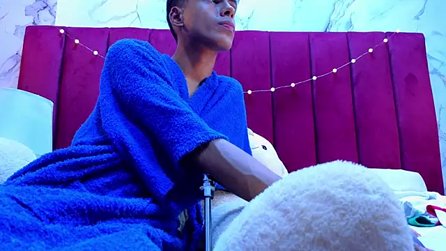 Snapshot of PrincePoppy chatting on December 17, 8:36 pm PrincePoppy online show from December 17, 8:36 pm