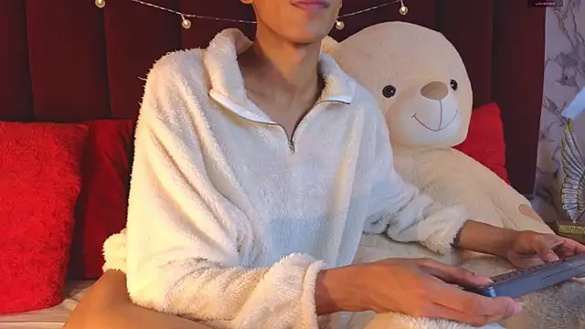 Snapshot of PrincePoppy chatting on October 16, 8:28 pm PrincePoppy online show from October 16, 8:28 pm