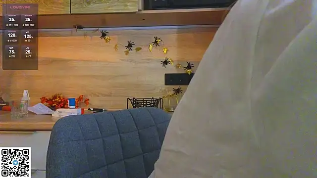 Snapshot of miss_bubbles_ chatting on October 27, 12:33 am miss bubbles online show from October 27, 12:33 am