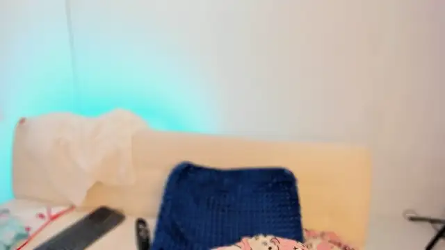 snow doll online show from February 9, 9:02 pm