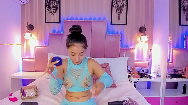 AlliceWinter online show from February 6, 1:29 pm