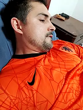 Snapshot of Bradd_32 chatting on November 21, 1:48 am Bradd 32 online show from November 21, 1:48 am