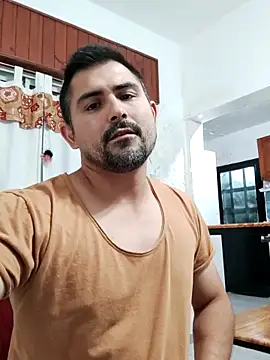 Snapshot of Bradd_32 chatting on December 14, 4:08 am Bradd 32 online show from December 14, 4:08 am