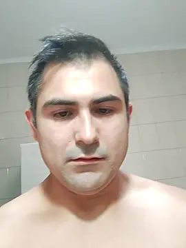 Snapshot of Bradd_32 chatting on February 19, 7:55 pm Bradd 32 online show from February 19, 7:55 pm