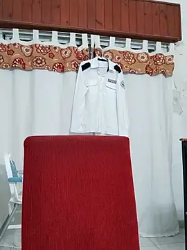 Snapshot of Bradd_32 chatting on February 6, 2:29 am Bradd 32 online show from February 6, 2:29 am