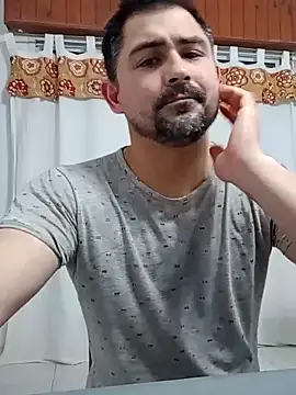 Snapshot of Bradd_32 chatting on July 2, 4:07 am Bradd 32 online show from July 2, 4:07 am