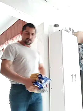 Snapshot of Bradd_32 chatting on November 7, 4:55 pm Bradd 32 online show from November 7, 4:55 pm