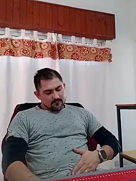 Snapshot of Bradd_32 chatting on June 15, 5:23 pm Bradd 32 online show from June 15, 5:23 pm