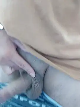 Snapshot of Bradd_32 chatting on December 14, 5:07 pm Bradd 32 online show from December 14, 5:07 pm