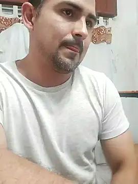 Snapshot of Bradd_32 chatting on January 9, 5:36 am Bradd 32 online show from January 9, 5:36 am