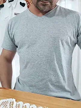 Bradd 32 online show from April 4, 6:14 pm