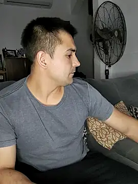 Bradd 32 online show from April 10, 2:51 am