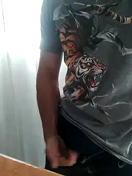 Snapshot of Bradd_32 chatting on February 13, 11:54 am Bradd 32 online show from February 13, 11:54 am