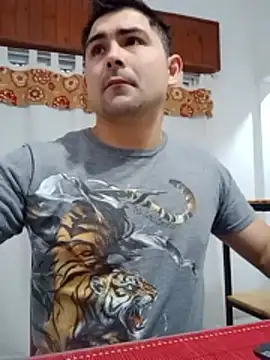Snapshot of Bradd_32 chatting on June 16, 11:32 am Bradd 32 online show from June 16, 11:32 am