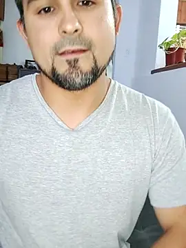 Snapshot of Bradd_32 chatting on November 30, 5:41 am Bradd 32 online show from November 30, 5:41 am