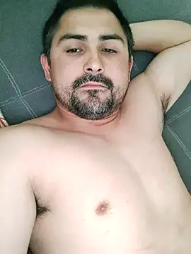 Snapshot of Bradd_32 chatting on November 26, 5:35 pm Bradd 32 online show from November 26, 5:35 pm