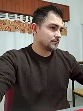Snapshot of Bradd_32 chatting on June 22, 2:17 am Bradd 32 online show from June 22, 2:17 am