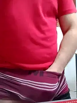 Snapshot of Bradd_32 chatting on June 27, 12:22 pm Bradd 32 online show from June 27, 12:22 pm
