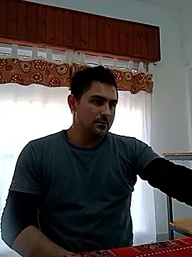 Bradd 32 online show from May 30, 5:18 pm