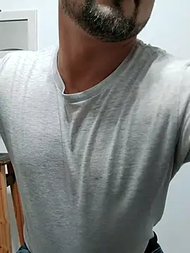 Snapshot of Bradd_32 chatting on November 6, 1:09 am Bradd 32 online show from November 6, 1:09 am