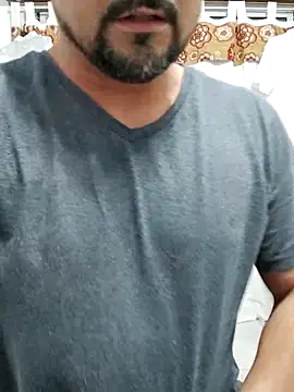 Snapshot of Bradd_32 chatting on November 12, 2:04 am Bradd 32 online show from November 12, 2:04 am