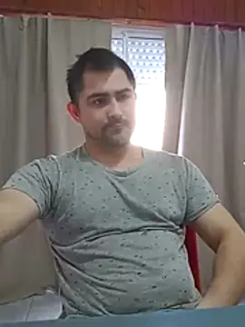 Snapshot of Bradd_32 chatting on July 12, 7:04 pm Bradd 32 online show from July 12, 7:04 pm