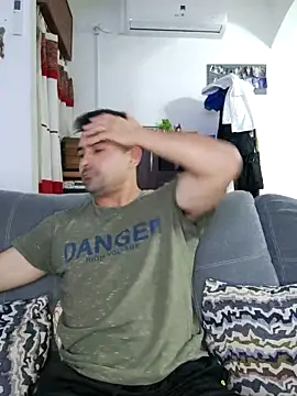 Snapshot of Bradd_32 chatting on December 18, 3:11 am Bradd 32 online show from December 18, 3:11 am