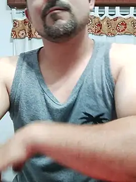 Snapshot of Bradd_32 chatting on October 23, 2:10 am Bradd 32 online show from October 23, 2:10 am