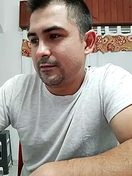 Snapshot of Bradd_32 chatting on March 1, 3:39 am Bradd 32 online show from March 1, 3:39 am