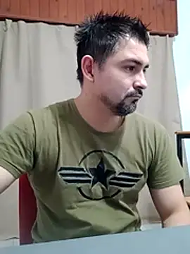 Snapshot of Bradd_32 chatting on July 15, 11:28 am Bradd 32 online show from July 15, 11:28 am