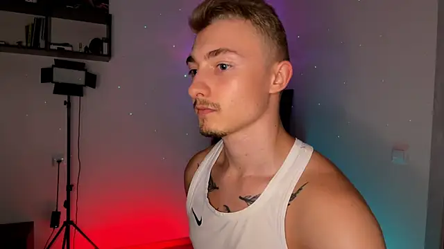 Artur  Skott online show from October 14, 5:57 pm