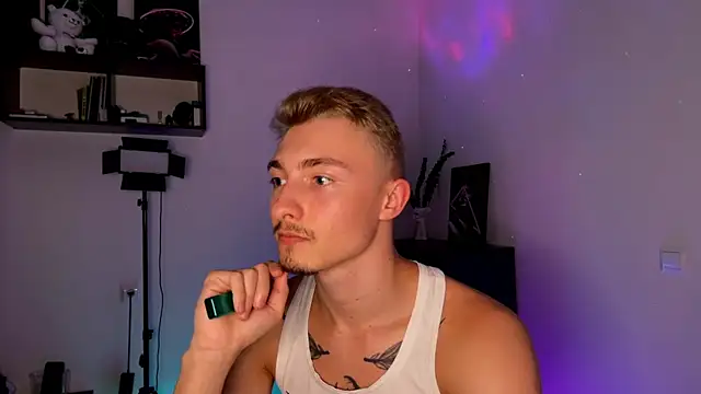 Artur  Skott online show from October 13, 8:54 pm