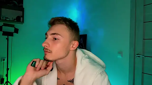 Artur  Skott online show from October 16, 7:55 pm