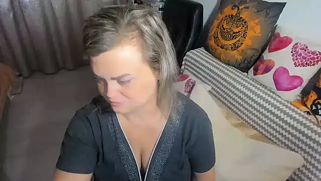Snapshot of MildMature chatting on September 27, 11:33 pm MildMature online show from September 27, 11:33 pm