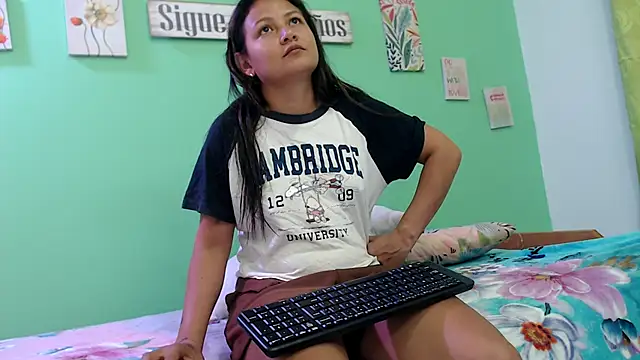 Snapshot of gatitasexygatitasexy chatting on October 3, 7:04 pm gatitasexygatitasexy online show from October 3, 7:04 pm