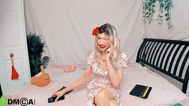 Snapshot of Mia_Miss_Sensual chatting on June 16, 10:10 pm Mia Miss Sensual online show from June 16, 10:10 pm