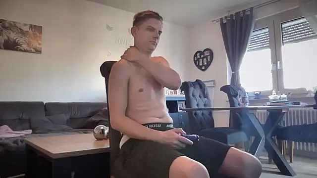 Sweetbooy90 online show from April 2, 6:20 am