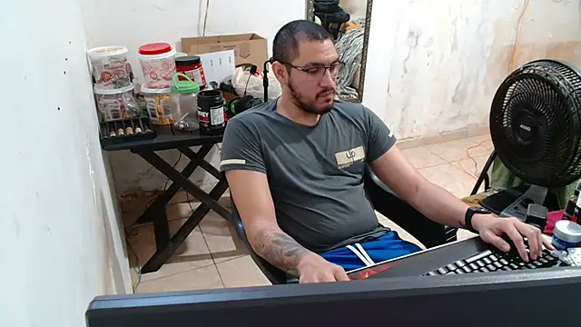 Snapshot of Leonino231 chatting on October 10, 4:41 pm Leonino231 online show from October 10, 4:41 pm