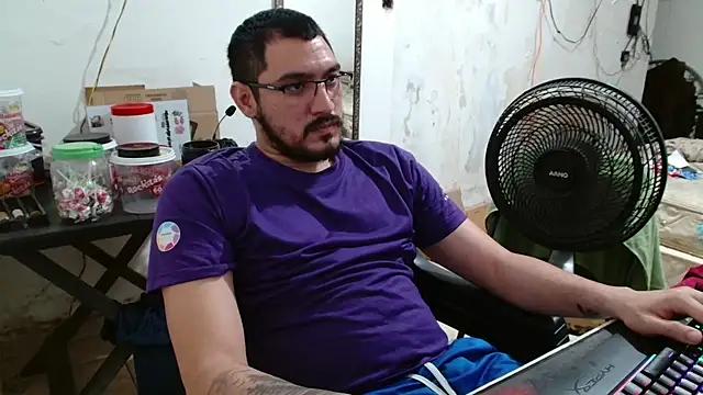 Snapshot of Leonino231 chatting on November 26, 8:09 pm Leonino231 online show from November 26, 8:09 pm