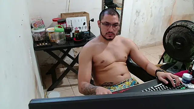 Snapshot of Leonino231 chatting on October 8, 4:29 pm Leonino231 online show from October 8, 4:29 pm