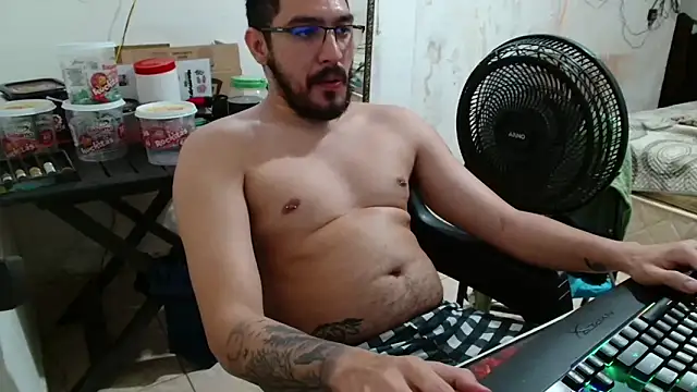 Snapshot of Leonino231 chatting on December 2, 7:59 pm Leonino231 online show from December 2, 7:59 pm